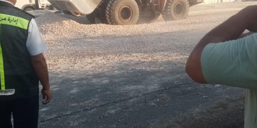 إعادة الحركة المرورية على طريق القاهرة الإسكندرية الزراعي بطوخ بعد رفع حمولة سيارة تريلا