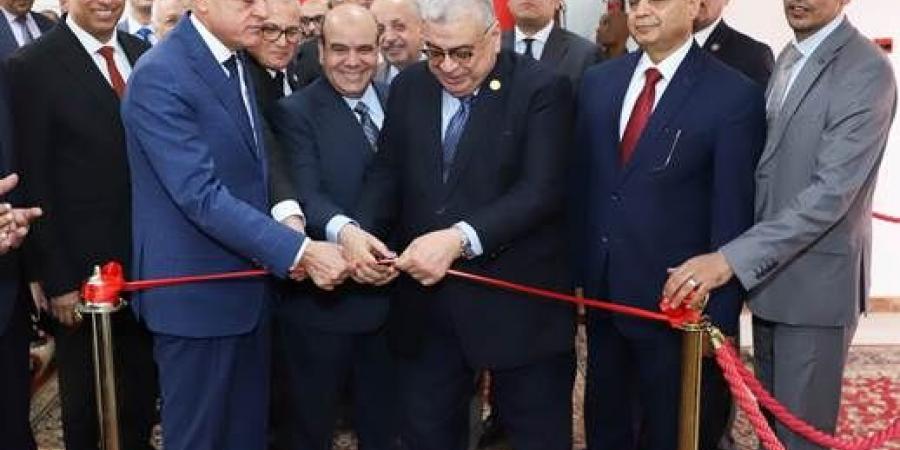 المستشار
أحمد
عبود
ومحافظ
الأقصر
يفتتحان
مكتب
توثيق
الشهر
العقاري
بمجمع
محاكم
مجلس
الدولة - تكنو بلس