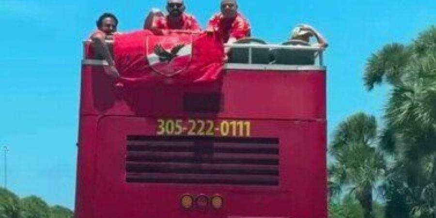 توافد
      جماهير
      الأهلي
      على
      ملعب
      «هارد
      روك»
      قبل
      افتتاح
      مونديال
      الأندية - تكنو بلس