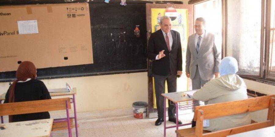 محافظ
      الغربية
      يتفقد
      لجان
      امتحانات
      الثانوية
      العامة
      بطنطا
      ويؤكد:
      أجواء
      هادئة - تكنو بلس