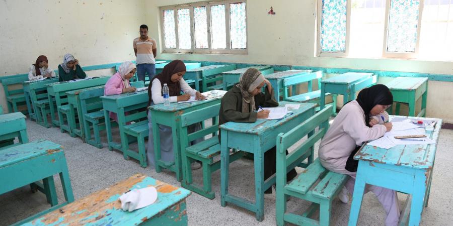 محافظ
      قنا
      يتفقد
      لجان
      امتحانات
      الثانوية
      العامة
      ويطمئن
      على
      انتظامها - تكنو بلس
