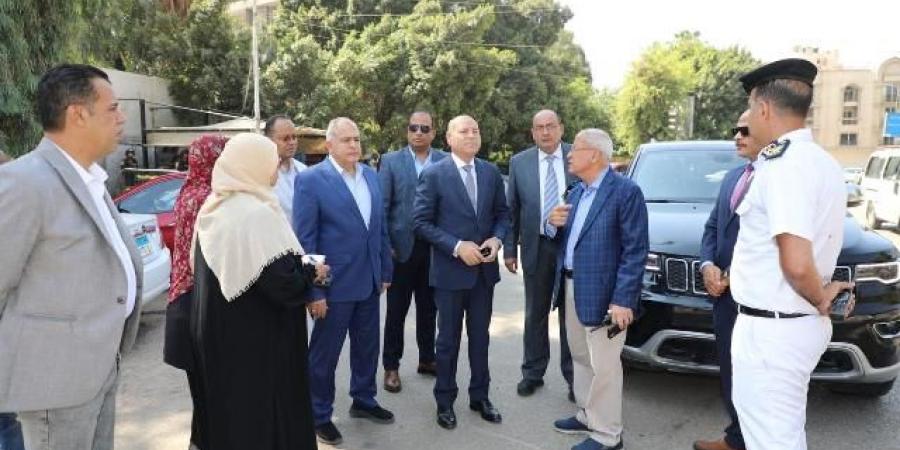 محافظ
القاهرة
يتفقد
اعمال
تطوير
شارع
أحمد
زكى
باحياء
دار
السلام
والبساتين - تكنو بلس