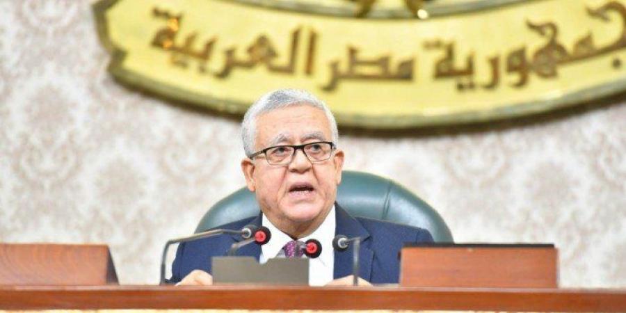 مصر:
      النواب
      يقر
      اتفاقاً
      يعفى
      أبوظبى
      التنموية
      القابضة
      وصندوق
      مصر
      السيادى
      من
      الضرائب - تكنو بلس