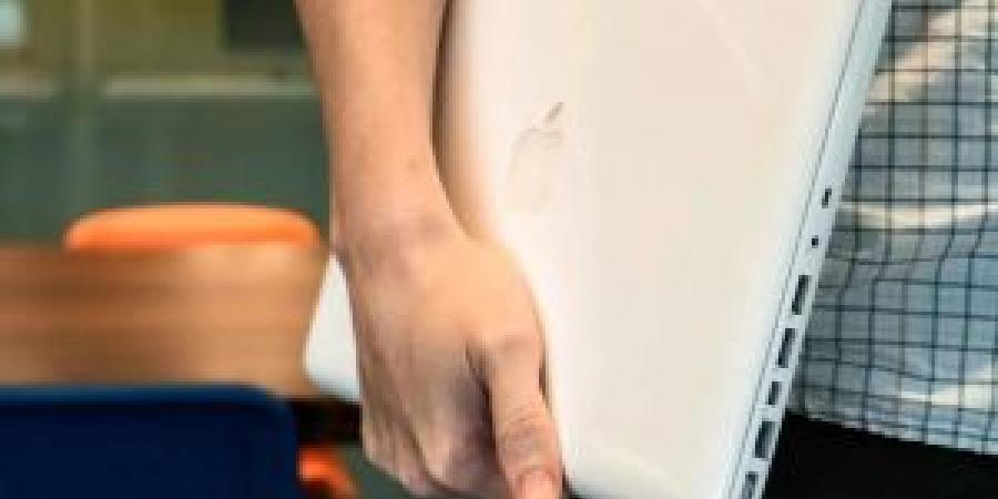 أبل:
      أيام
      أجهزة
      "ماك
      بوك"
      القديمة
      باتت
      معدودة - تكنو بلس
