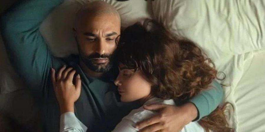 كريم
      فهمي
      بإطلالة
      غير
      تقليدية
      في
      بوستر
      "220
      يوم"..
      وتشويق
      جماهيري
      قبل
      العرض
      على
      "شاهد" - تكنو بلس