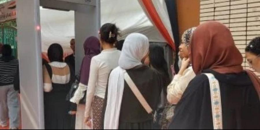 تفتيش دقيق وبوابات إلكترونية.. لجان الثانوية العامة ترفع شعار "لا للغش" - تكنو بلس