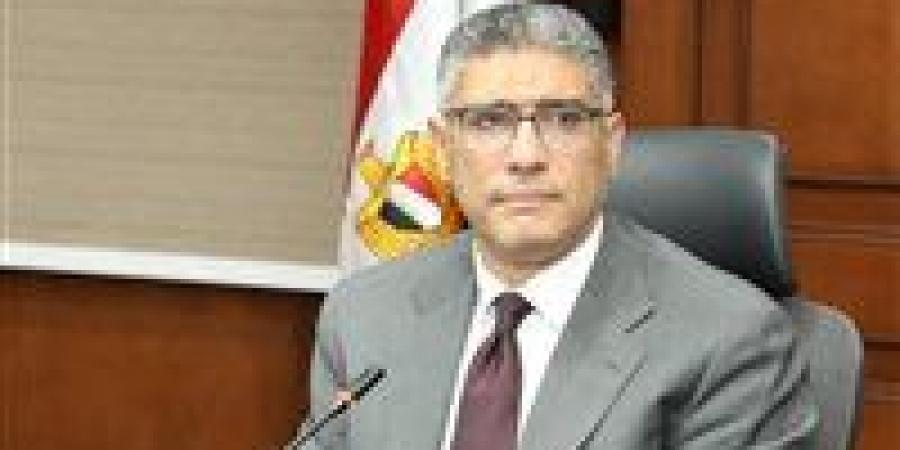 محافظ
      الجيزة
      يكلف
      بسرعة
      طرح
      المشروعات
      الجديدة
      لتحسين
      مستوي
      الخدمات
      المقدمة
      للمواطنين - تكنو بلس
