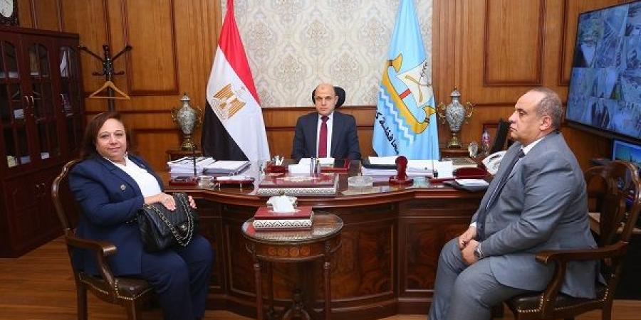 محافظ
كفرالشيخ
يبحث
مشاكل
الأهالى
مع
أعضاء
النواب
والشيوخ - تكنو بلس