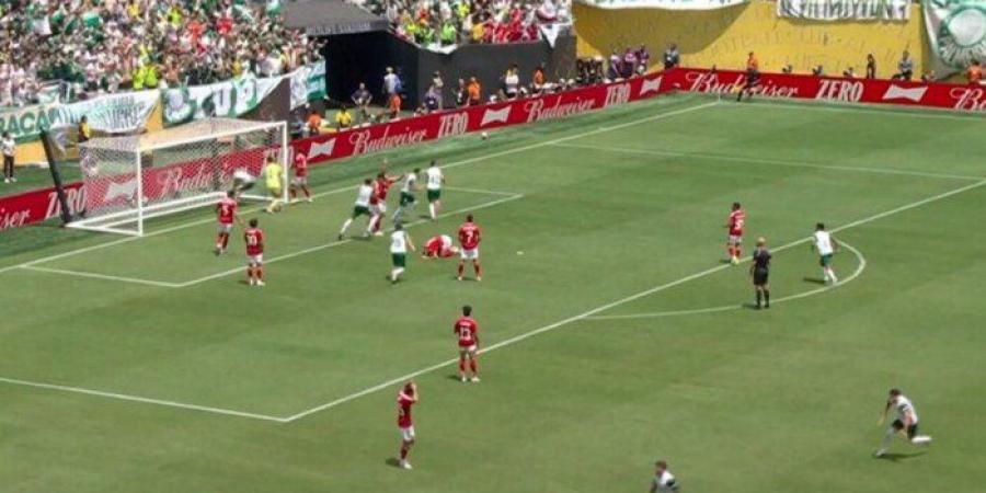 بخطأ
      عكسي..
      بالميراس
      يتقدم
      بالهدف
      الأول
      في
      الأهلي
      بكأس
      العالم
      للأندية
      «فيديو» - تكنو بلس