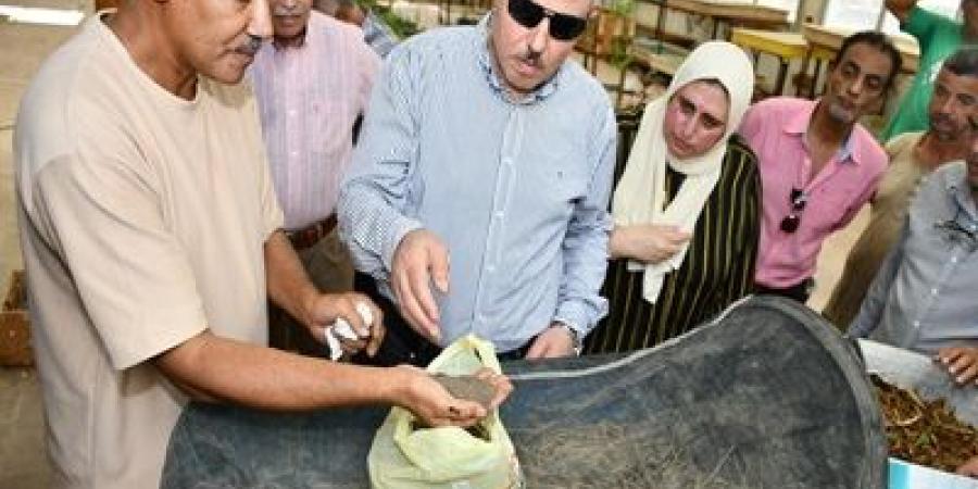رئيس
جامعة
قناة
السويس
يتفقد
مزرعة
كلية
الزراعة - تكنو بلس