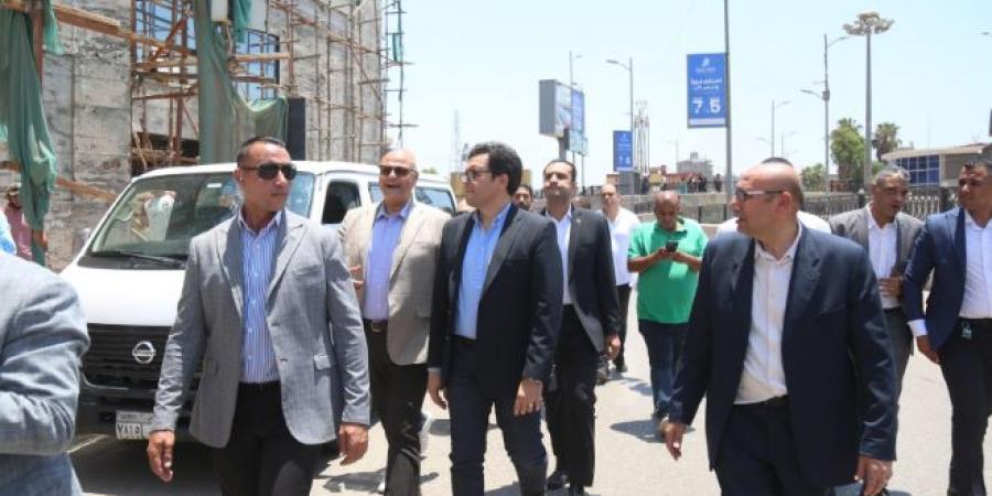 وزير
الثقافة
ومحافظ
القليوبية
يتفقدان
أعمال
تطوير
قصر
ثقافة
بنها - تكنو بلس